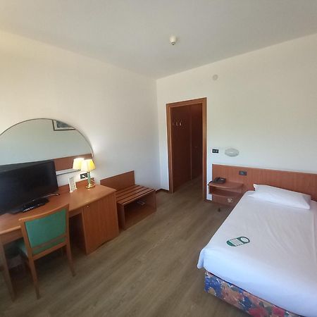 Hotel Cristallo Udine Extérieur photo