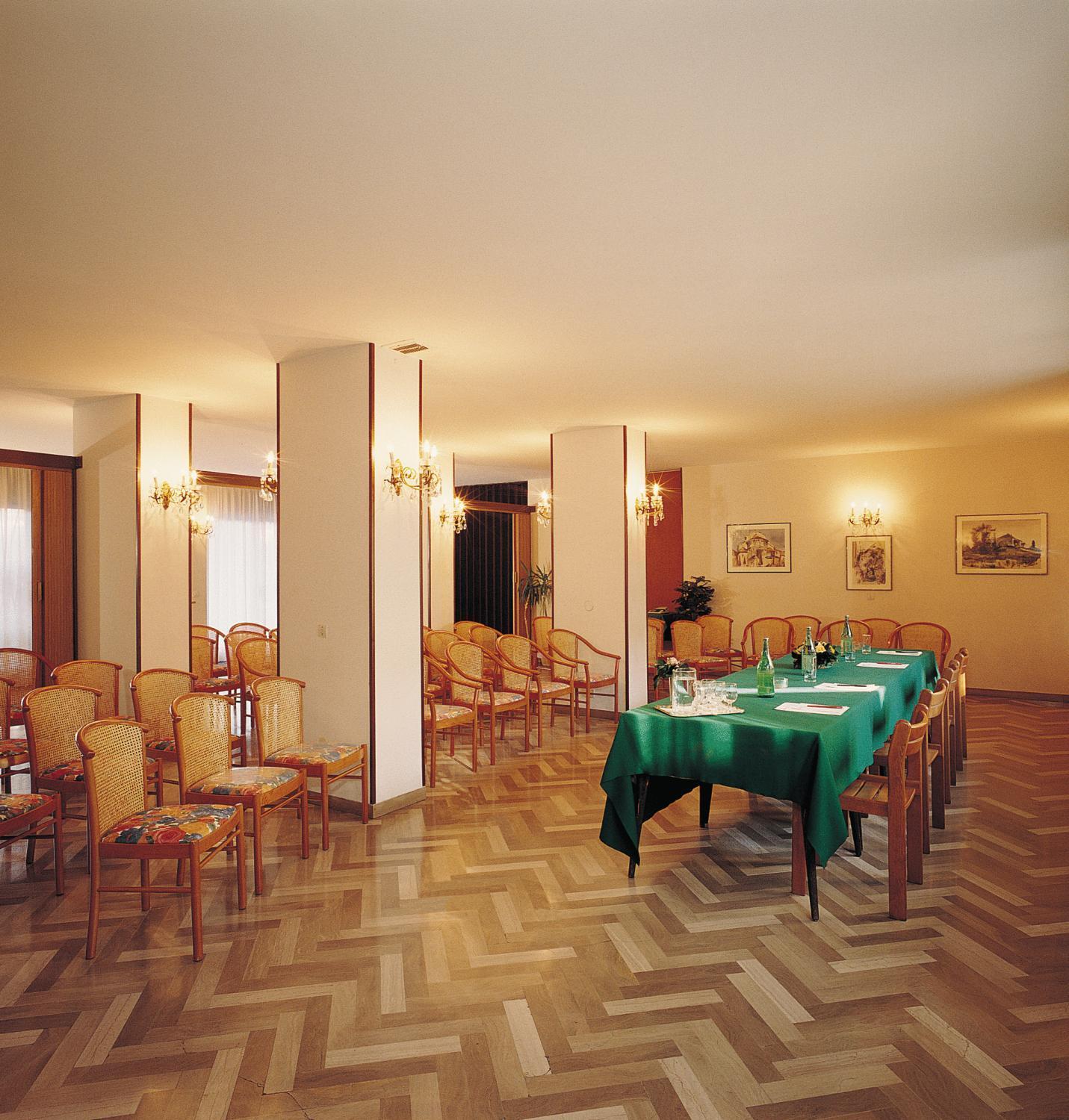 Hotel Cristallo Udine Extérieur photo