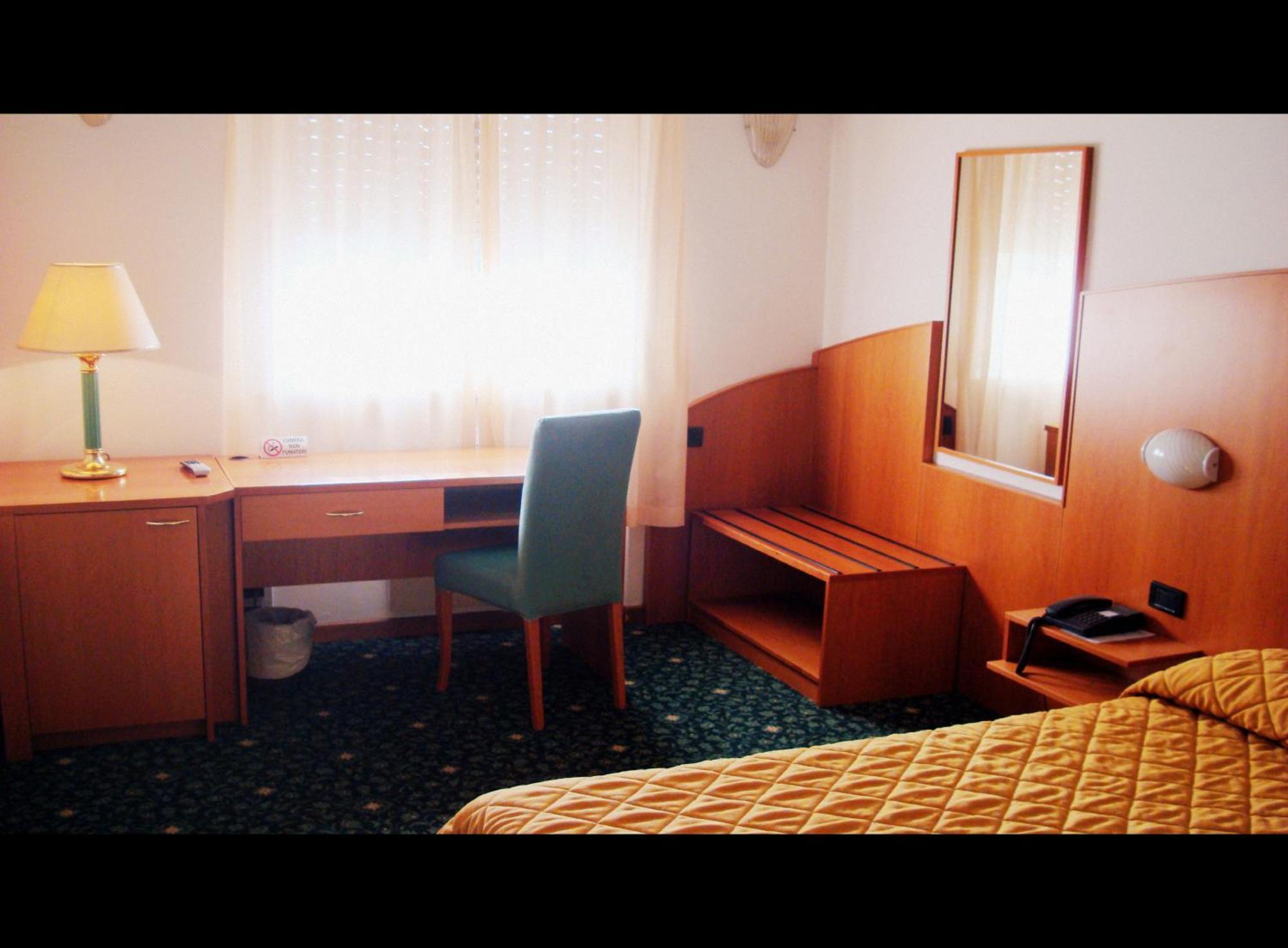 Hotel Cristallo Udine Extérieur photo