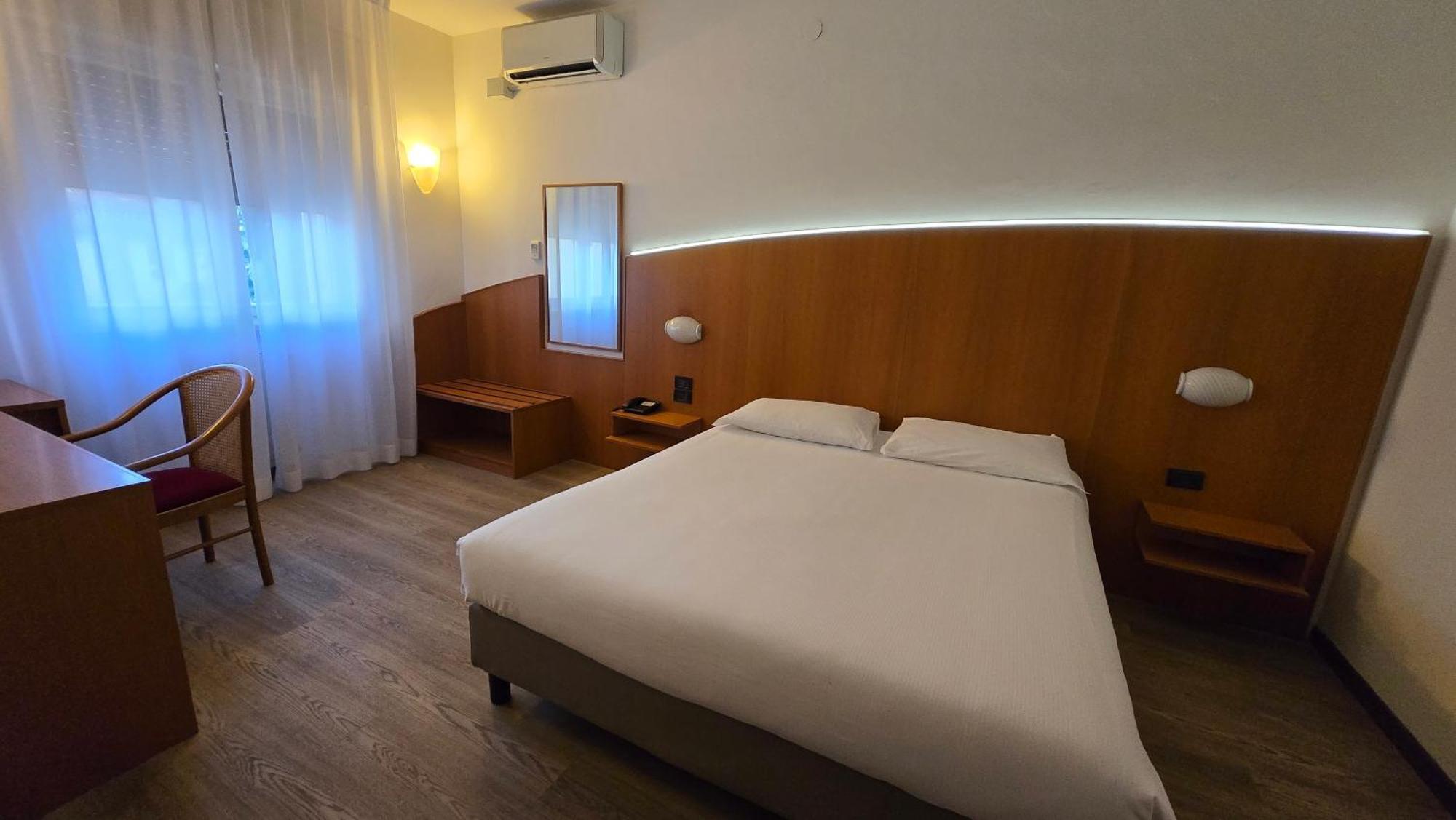 Hotel Cristallo Udine Extérieur photo