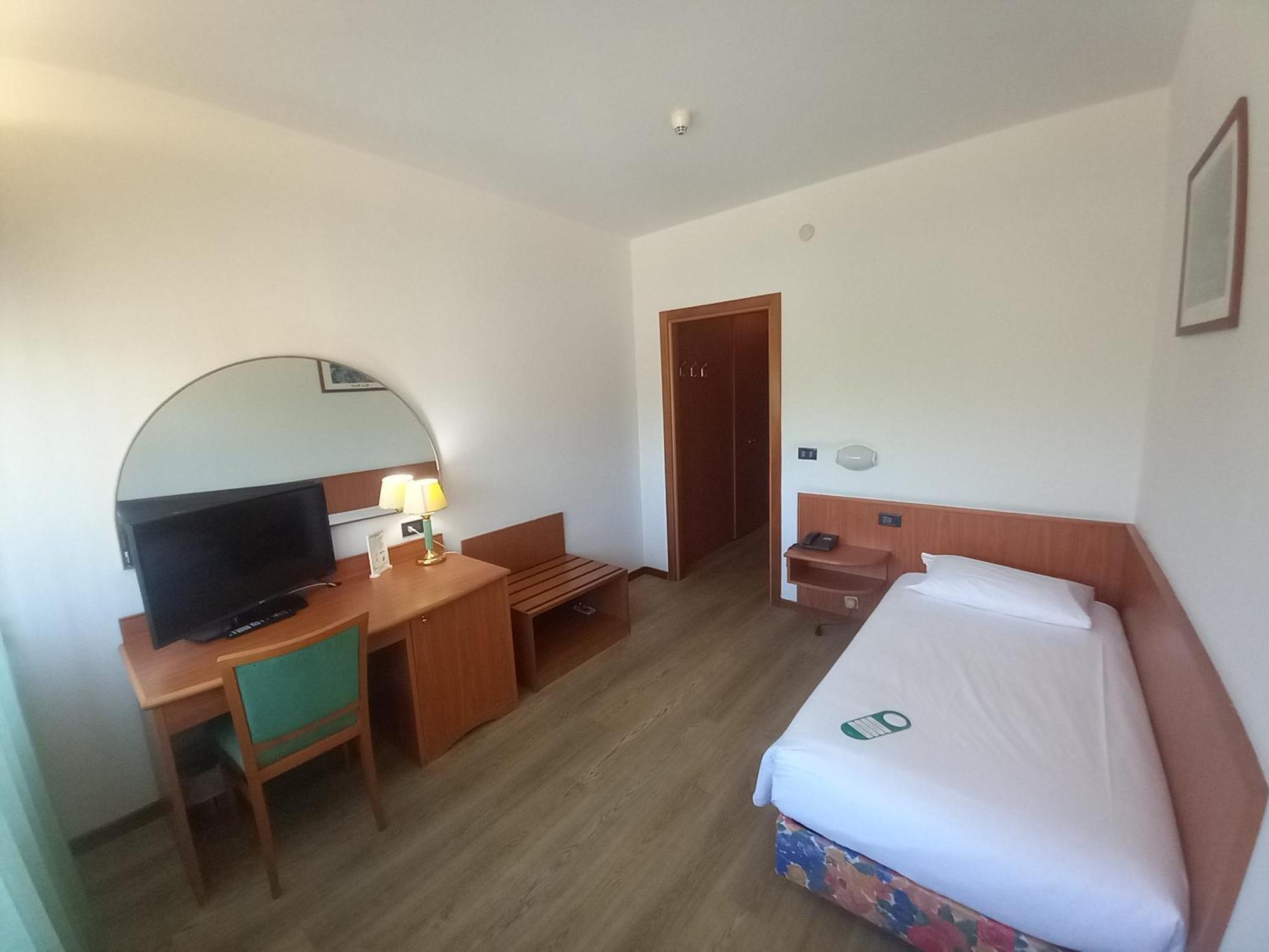 Hotel Cristallo Udine Extérieur photo
