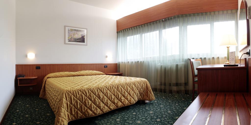 Hotel Cristallo Udine Extérieur photo