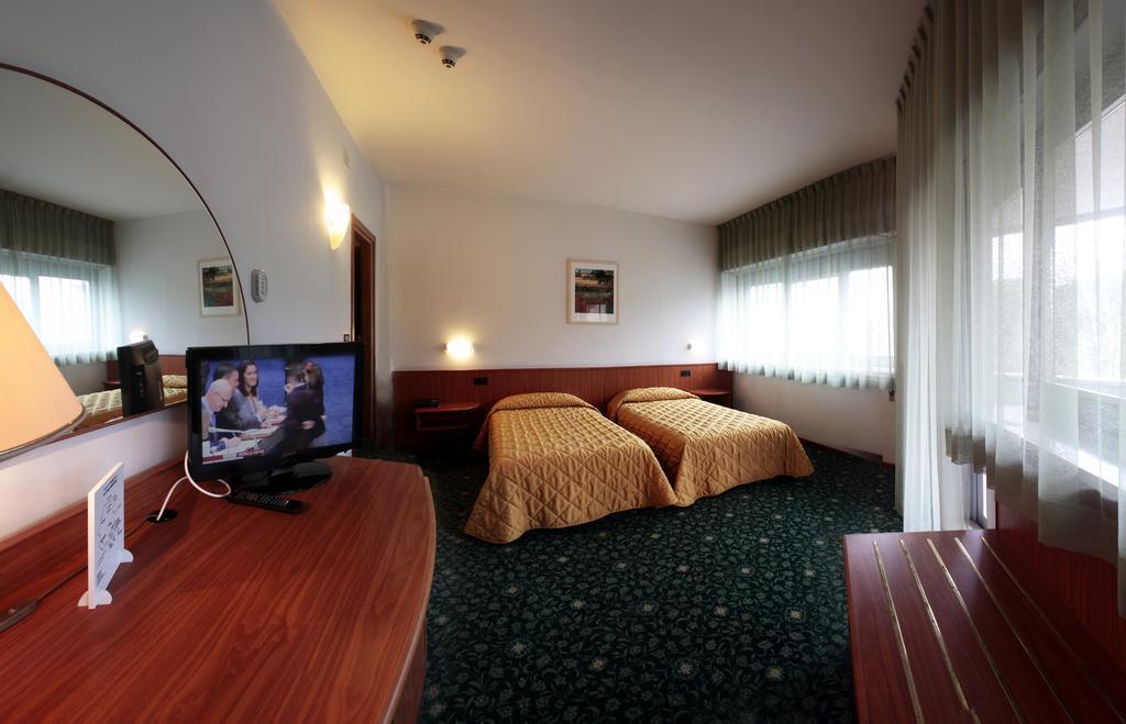Hotel Cristallo Udine Extérieur photo